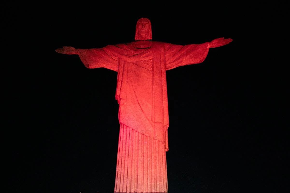 cristo redentor recebe aulao sobre ciclo menstrual ao amanhecer featured