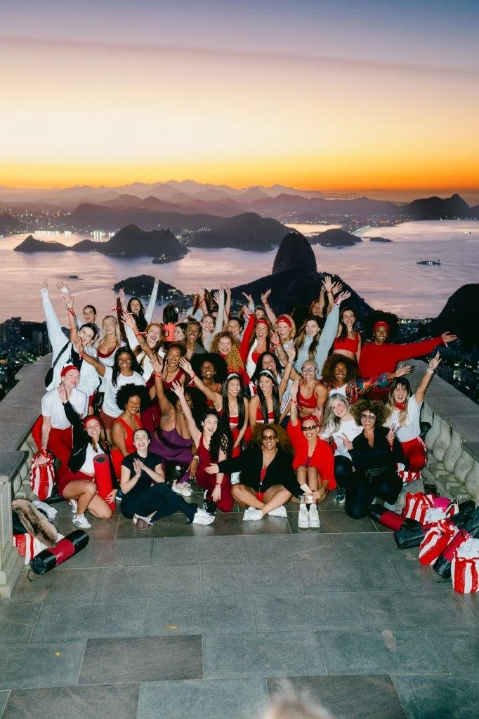 Cristo Redentor recebe aulão sobre ciclo menstrual ao amanhecer