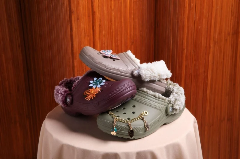 Crocs aposta em forros e texturas para atualizar o Classic Clog