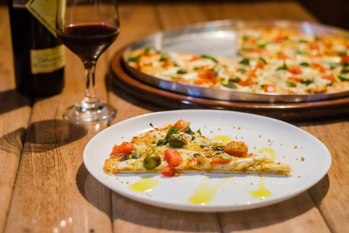 dia da pizza impulsiona vinho em momentos mais casuais featured