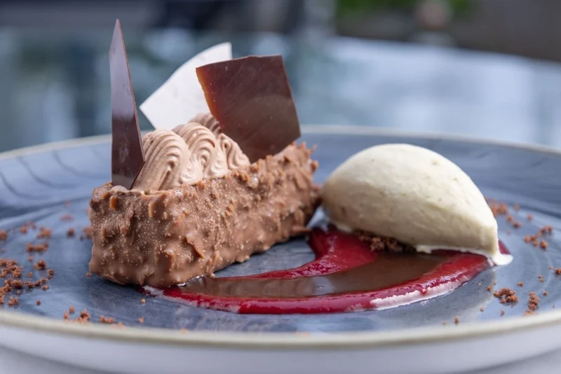 Do clássico ao autoral: onde celebrar o Dia do Chocolate com estilo