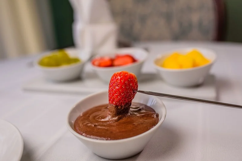 Do clássico ao autoral: onde celebrar o Dia do Chocolate com estilo