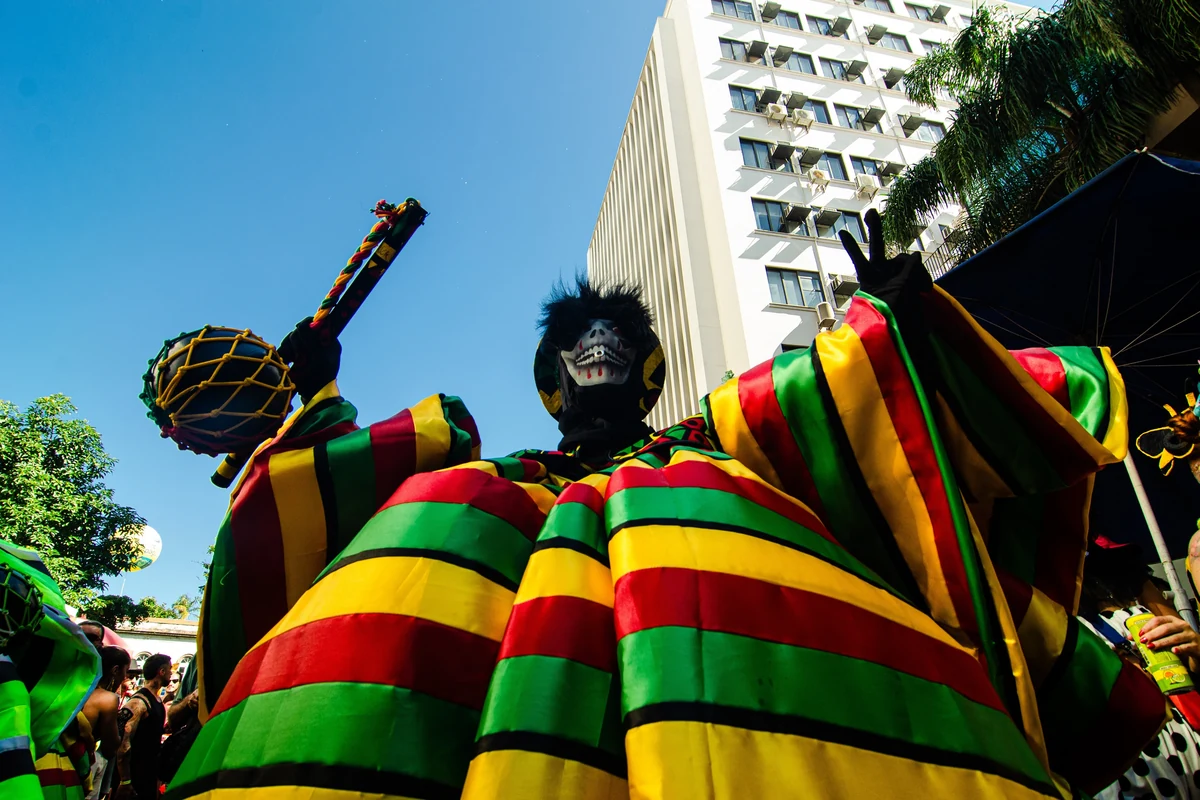 exposicao revela bastidores dos bate bolas no centro do rio featured