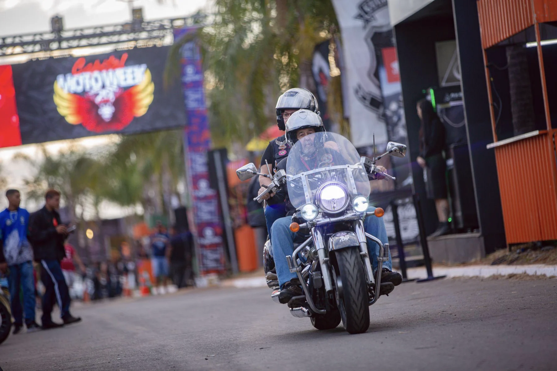 Festival de motos e rock leva 150 mil turistas a Brasília