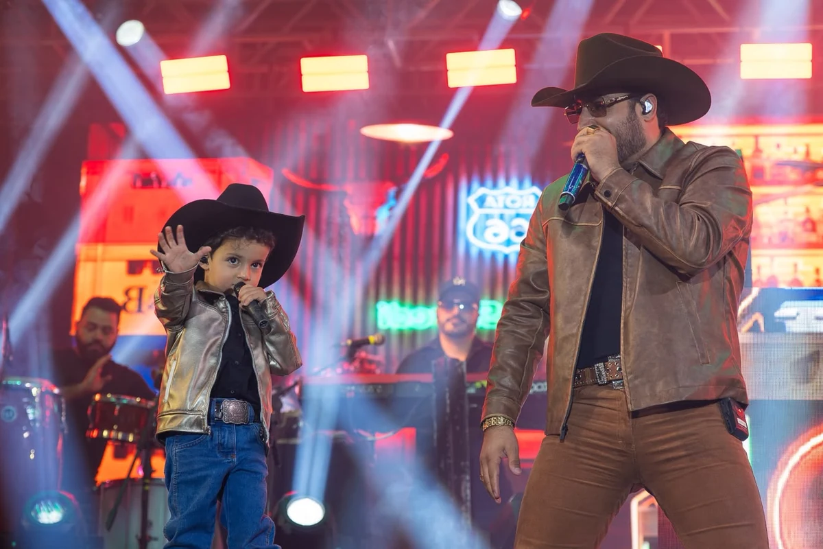 Filho de Barretto surpreende e emociona em show da dupla Bruno & Barretto filho de barretto surpreende e emociona em show da dupla bruno barretto featured