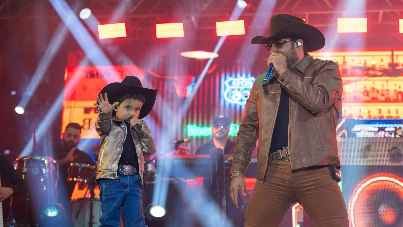 Filho de Barretto surpreende e emociona em show da dupla Bruno & Barretto 1 Filho de Barretto surpreende e emociona em show da dupla Bruno & Barretto