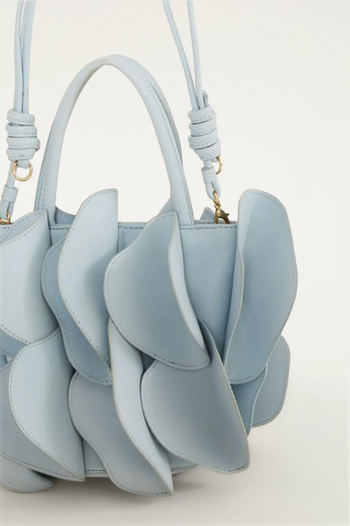 Flower Bag chega ao Brasil após viralizar no exterior