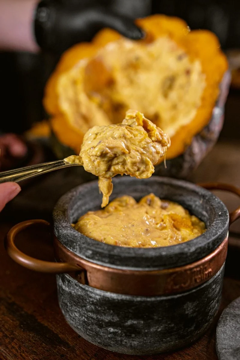 Fondue de cabotiá e risoto de costela aquecem inverno em Curitiba