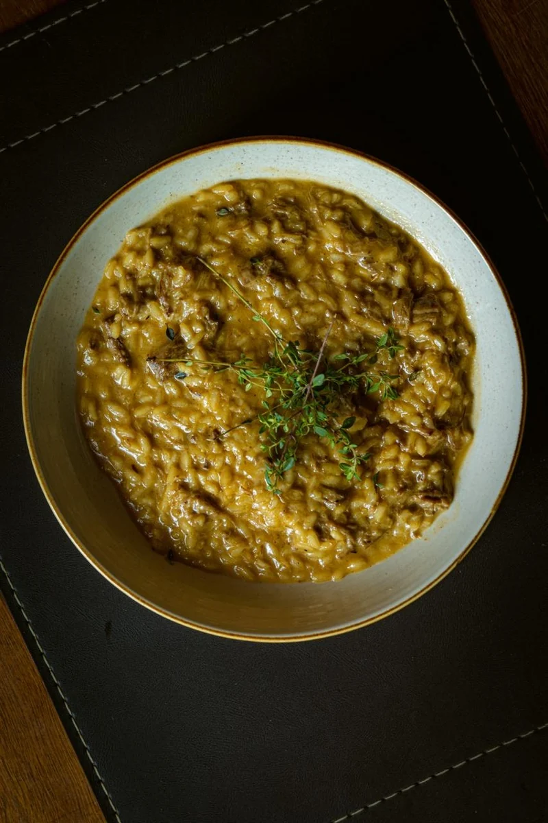Fondue de cabotiá e risoto de costela aquecem inverno em Curitiba