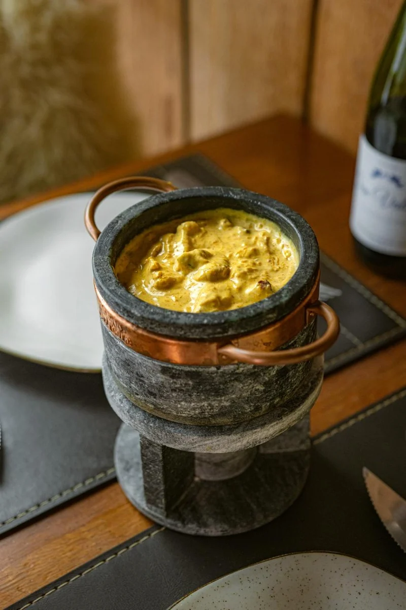 Fondue de cabotiá e risoto de costela aquecem inverno em Curitiba