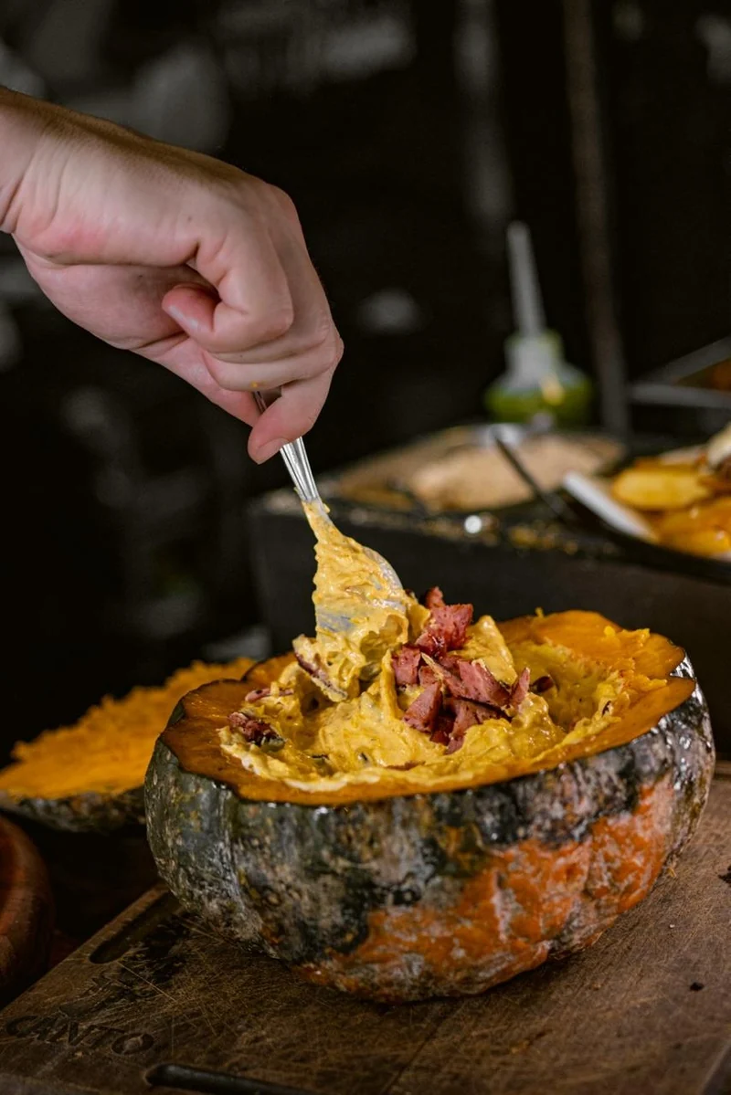 Fondue de cabotiá e risoto de costela aquecem inverno em Curitiba