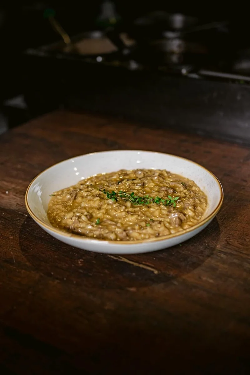 Fondue de cabotiá e risoto de costela aquecem inverno em Curitiba