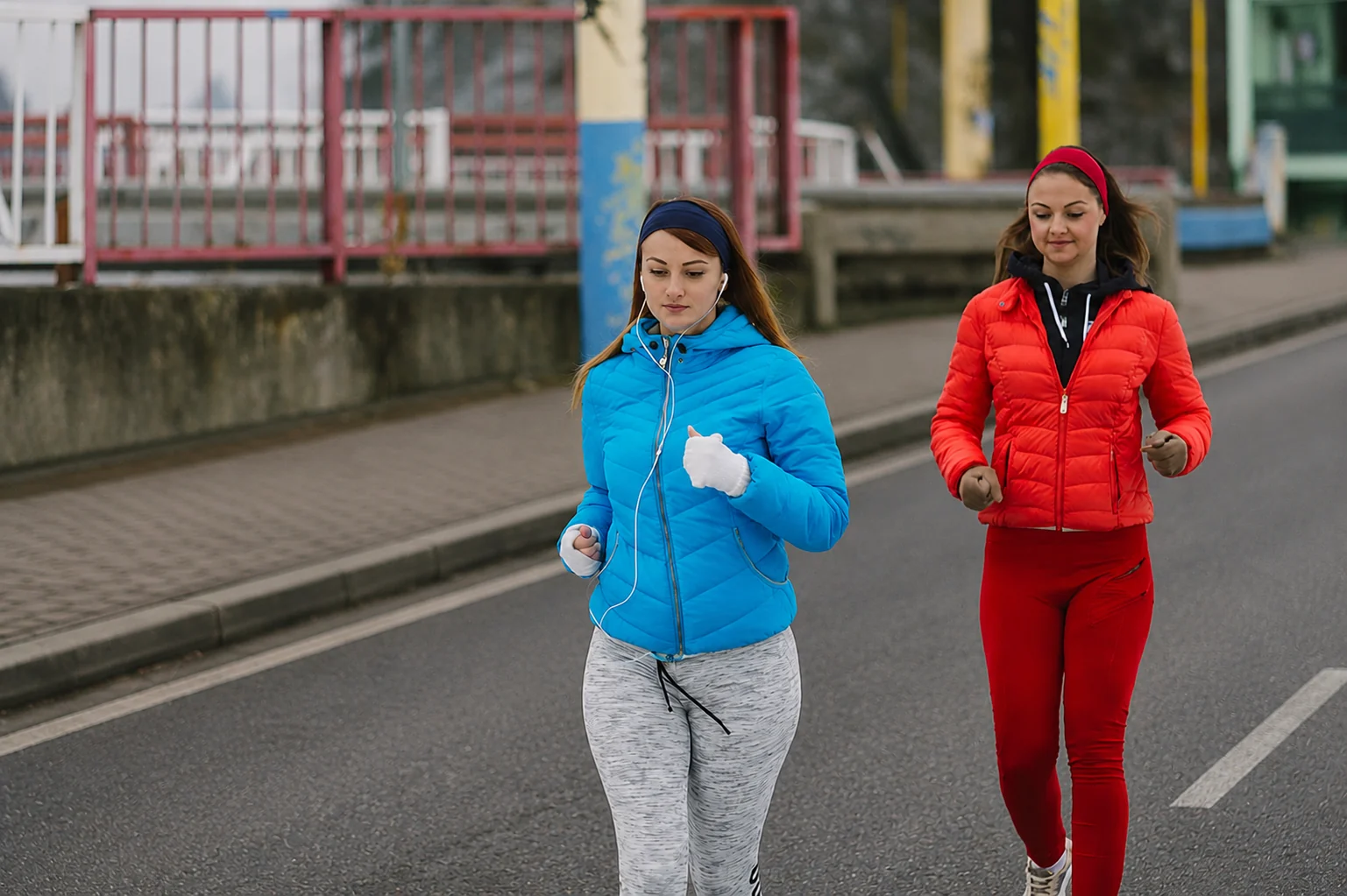 Frio não causa lesões, mas aumenta riscos no início do treino