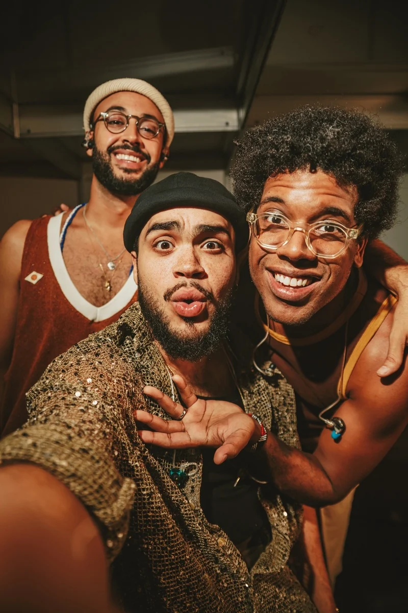 Gilsons iniciam turnê europeia com novo álbum e agenda extensa