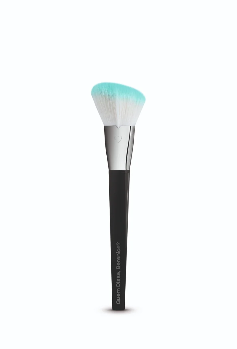 Gubgub Makeup aposta em maquiagem que se funde à pele