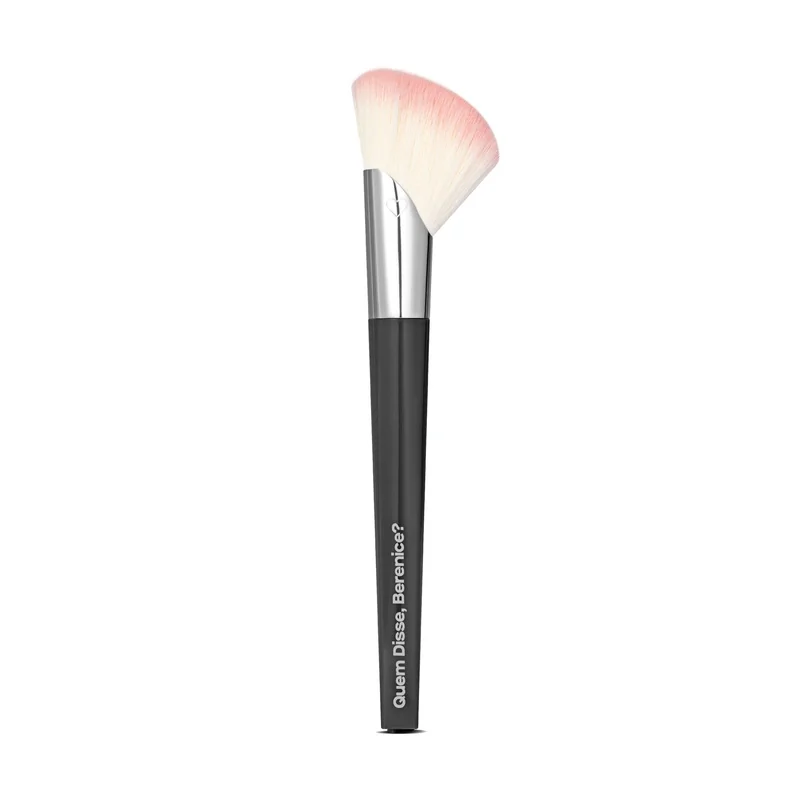 Gubgub Makeup aposta em maquiagem que se funde à pele
