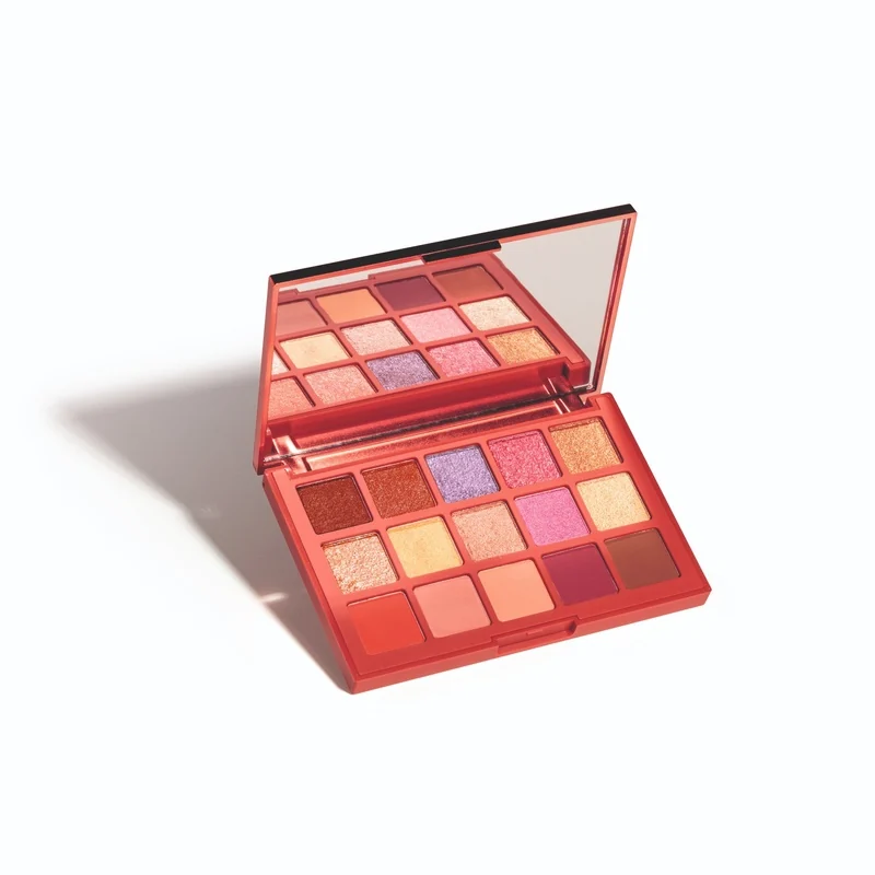 Gubgub Makeup aposta em maquiagem que se funde à pele
