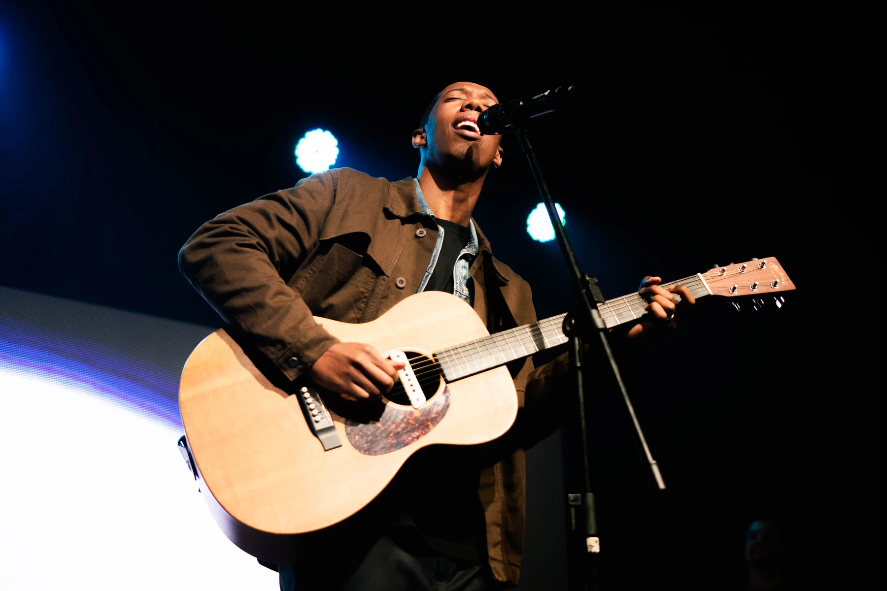 João Teixeira estreia com single inspirado em Mateus 6:33