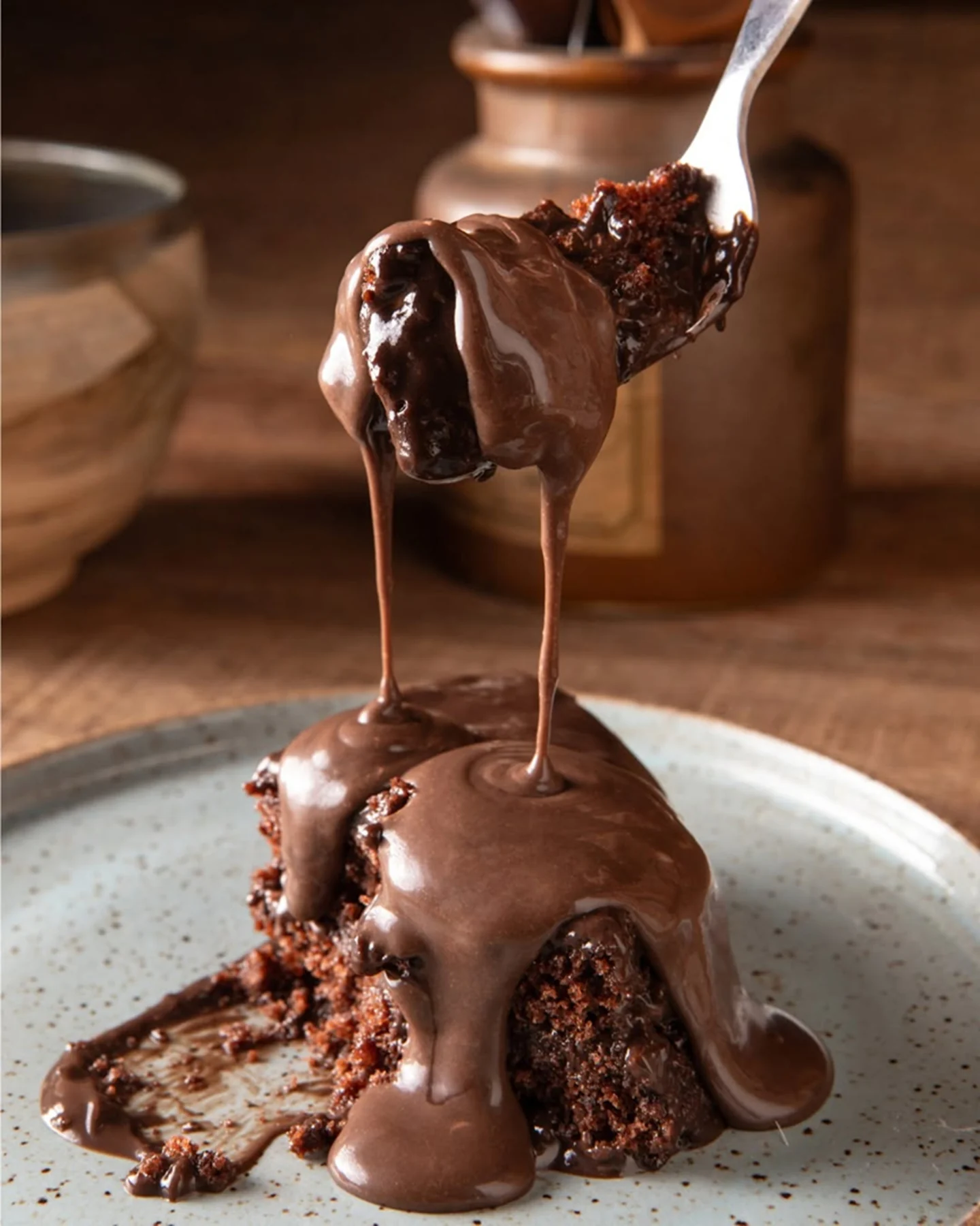 Lecadô dá calda de chocolate grátis em fatias no dia 7 de julho