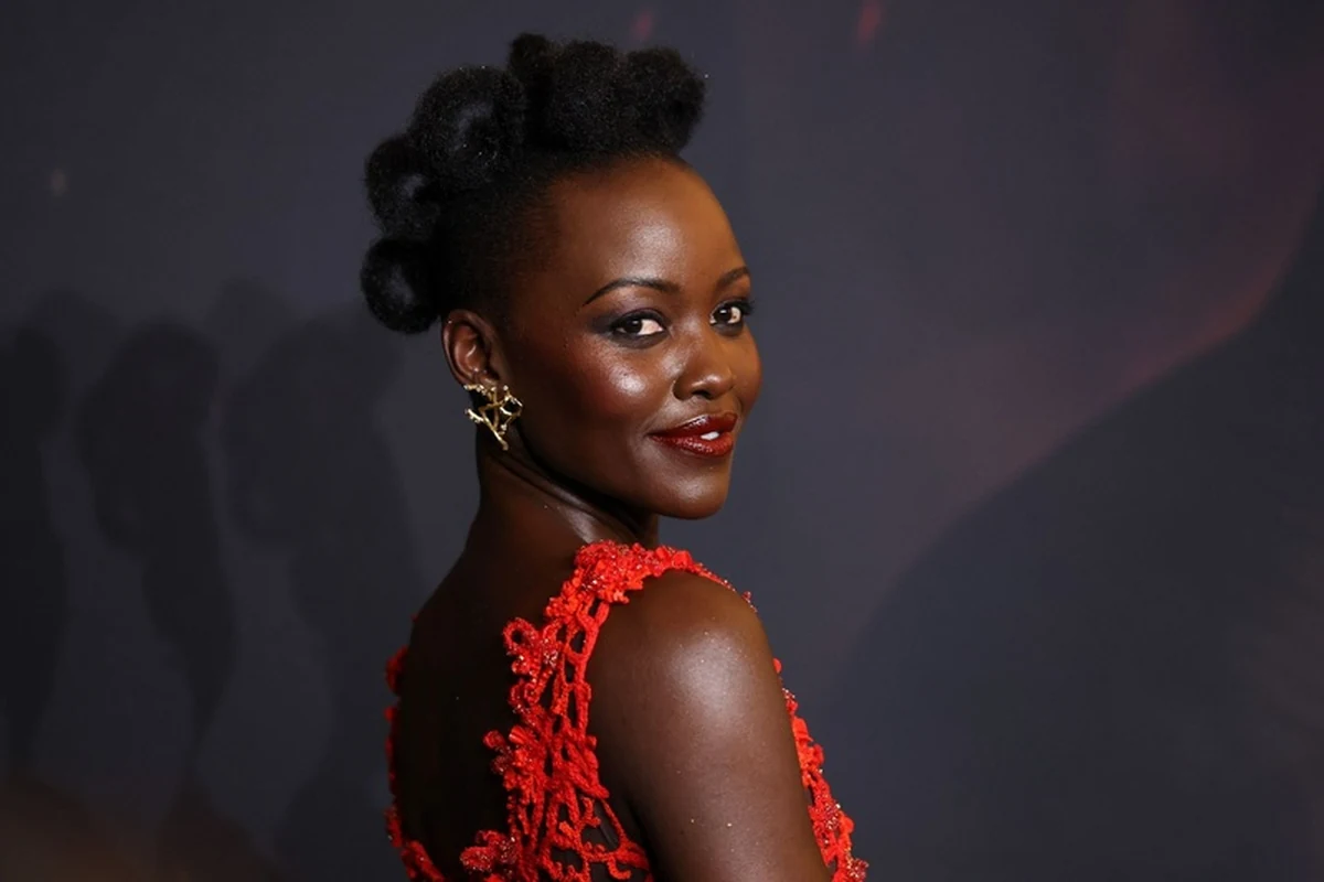 lupita nyong o leva joias brasileiras ao tapete vermelho em paris featured