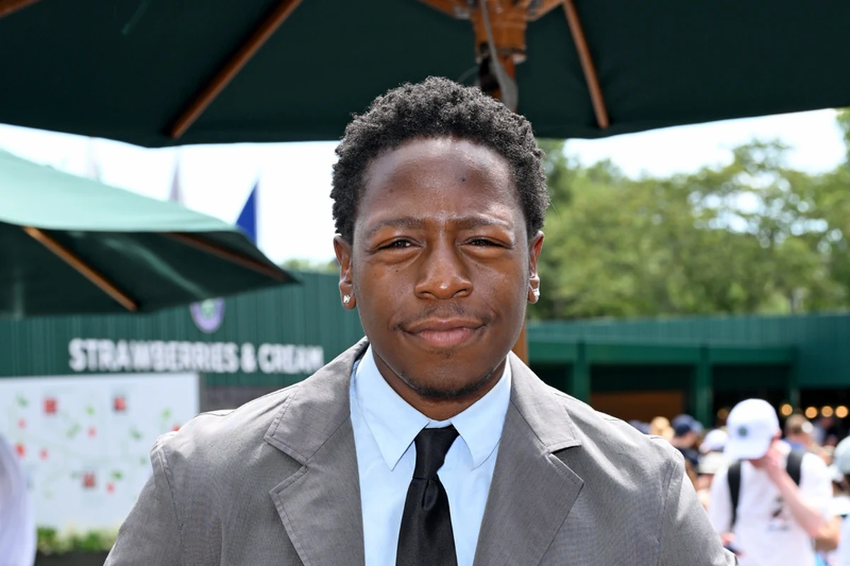 michaela coel e david jonsson vestem loewe em wimbledon 2026 featured