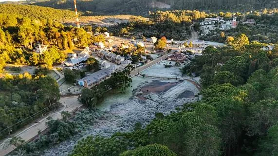 Monte Verde tem -0,3ºC e geada transforma paisagens 1 Monte Verde tem -0,3ºC e geada transforma paisagens