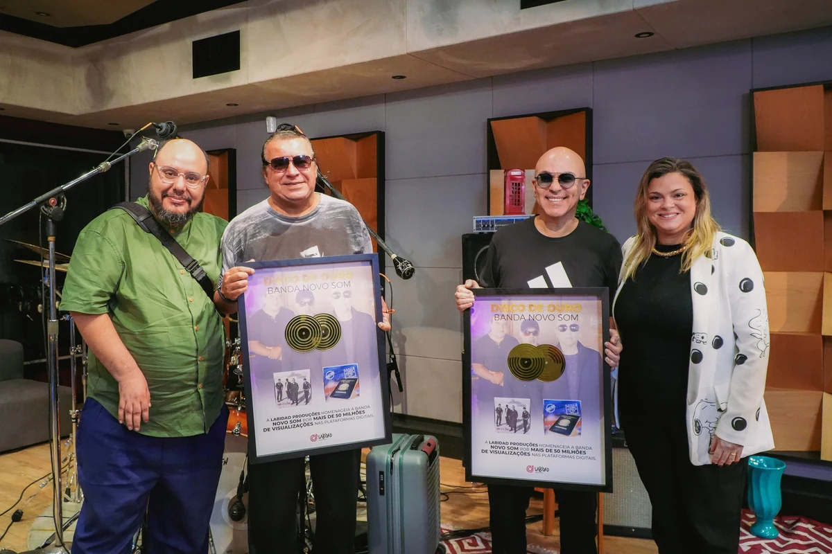 novo som recebe disco de ouro por 50 milhoes de views featured