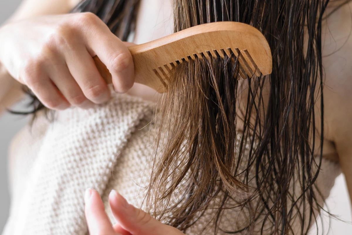 o que muda no cabelo no inverno e como evitar descamacao featured