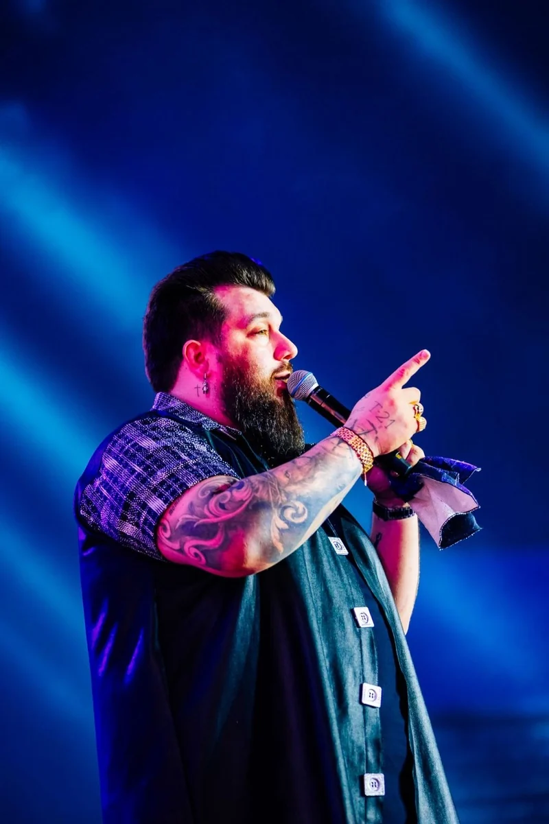 Panda estreia no Caldas Country e fecha circuito sertanejo em 2026