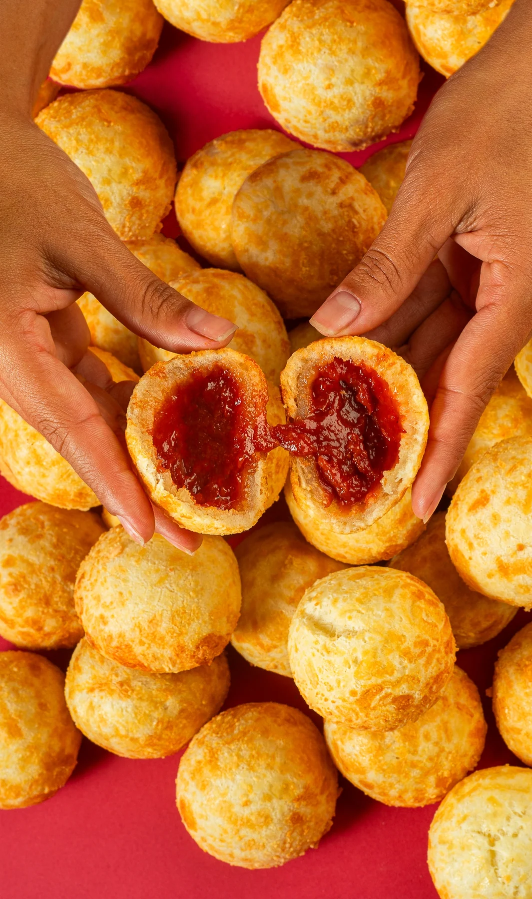 Pão de queijo recheado cresce e Cymco já vende 88 toneladas