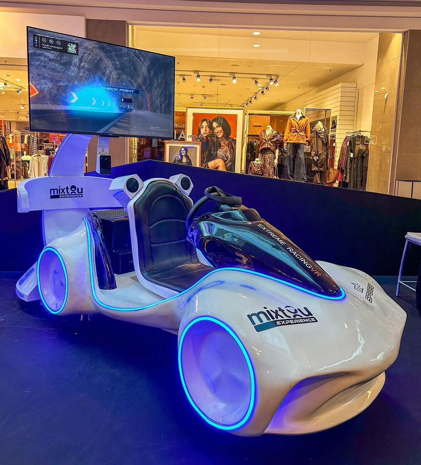 Parque de realidade virtual leva adrenalina ao Shopping Vila Olímpia