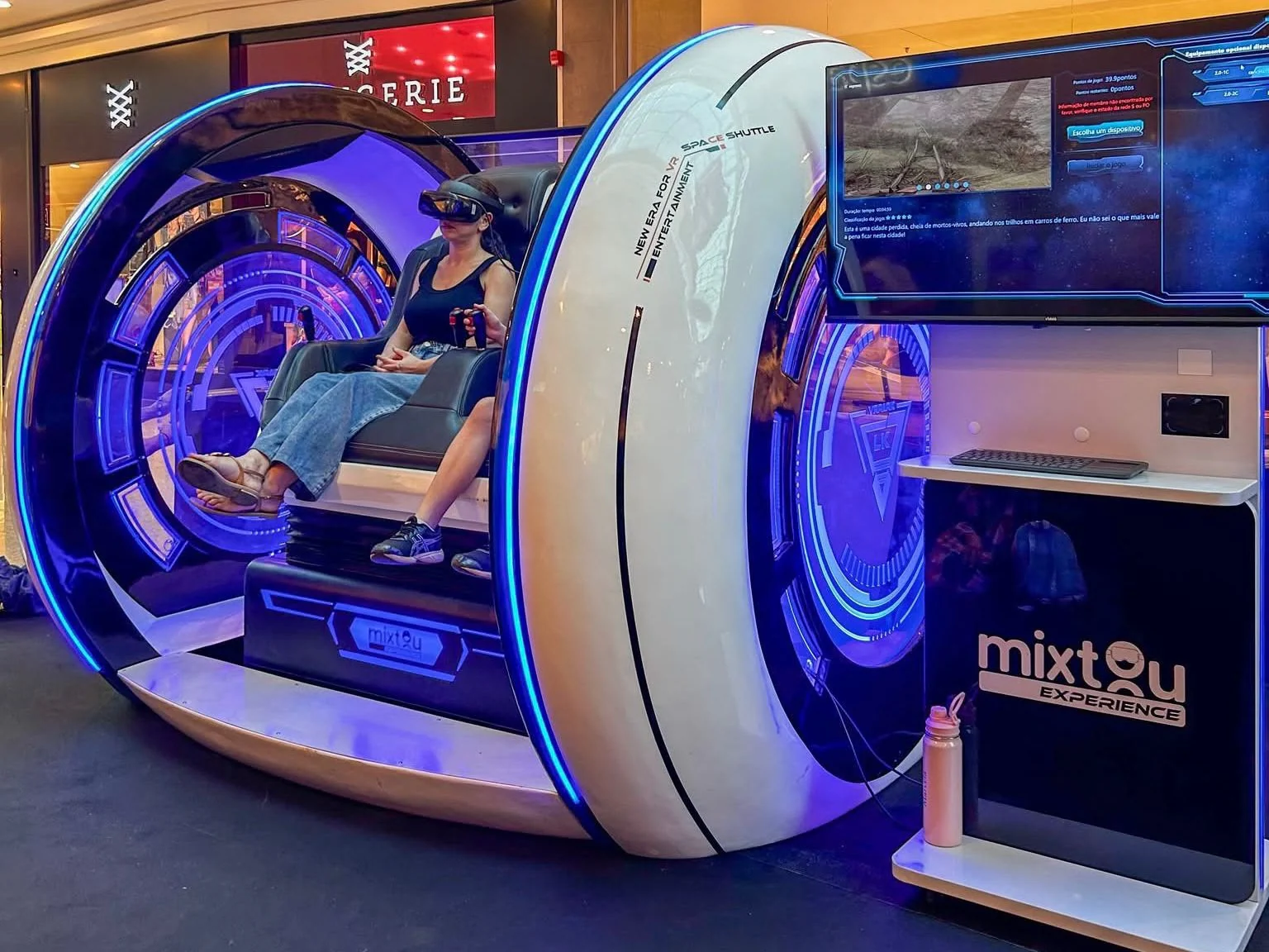 Parque de realidade virtual leva adrenalina ao Shopping Vila Olímpia
