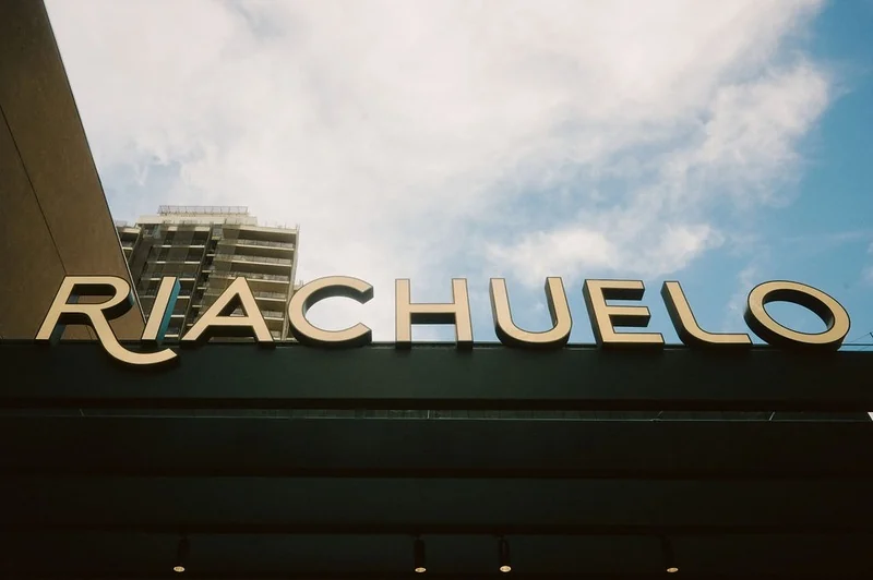 Riachuelo leva personalização e DJ para lojas em SP 1 Riachuelo leva personalização e DJ para lojas em SP