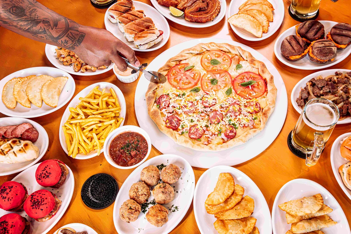 rodizio ganha pizzas e muda experiencia no emporio do galeto featured