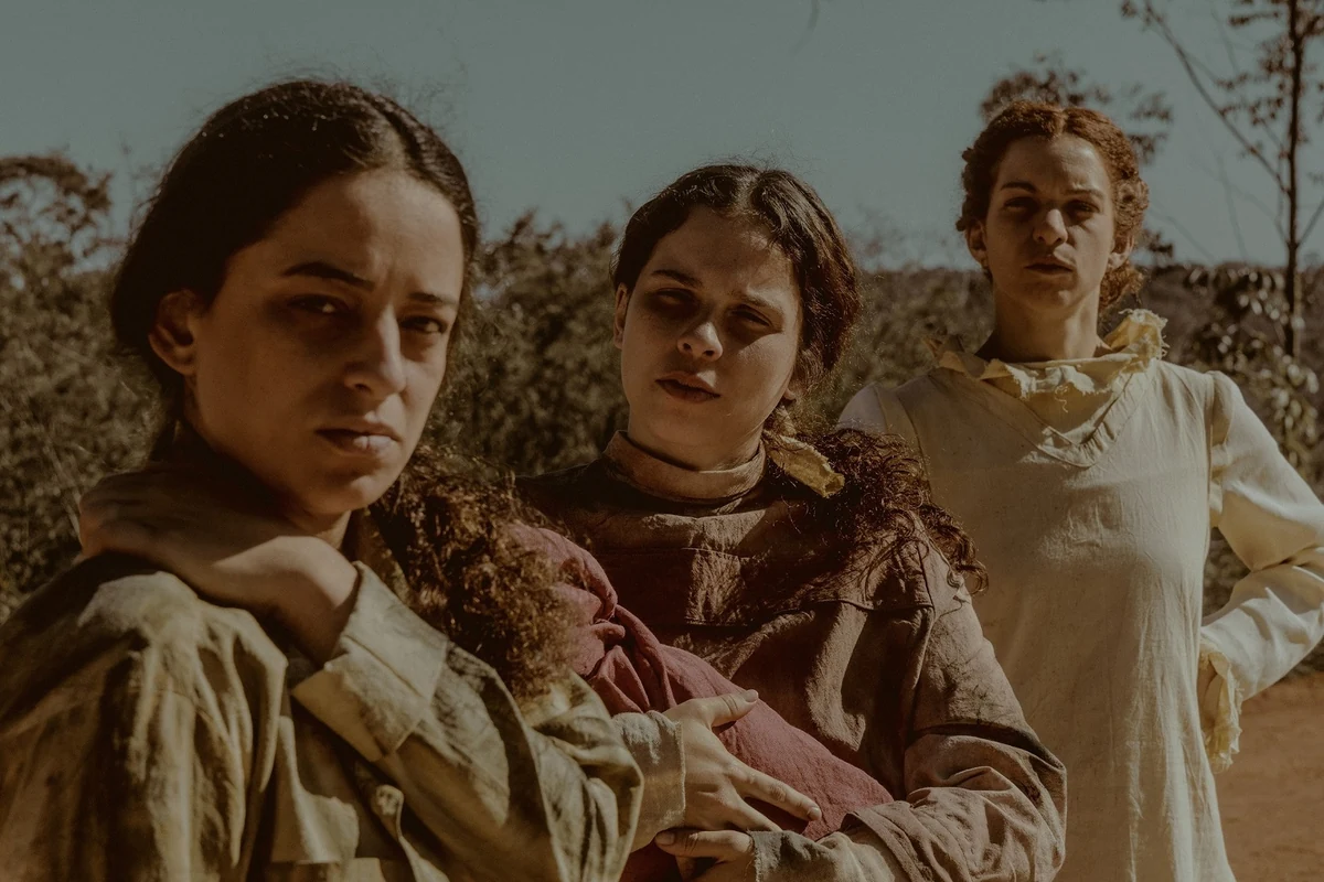 segredos e trabalho moldam doce arido no teatro ipanema featured