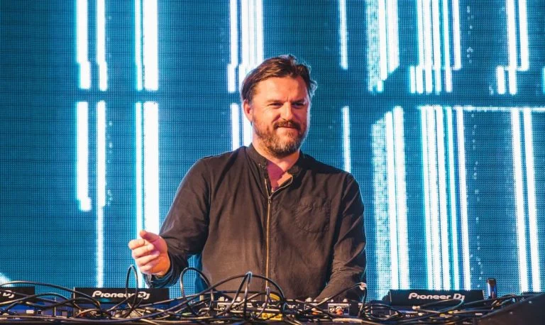 Solomun retorna ao Brasil após revisitar set histórico