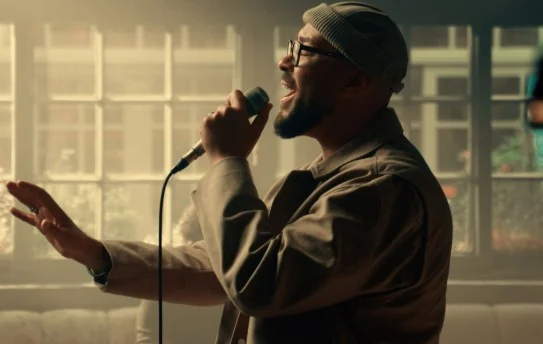 Ton Carfi revisita memórias em álbum acústico com influência black