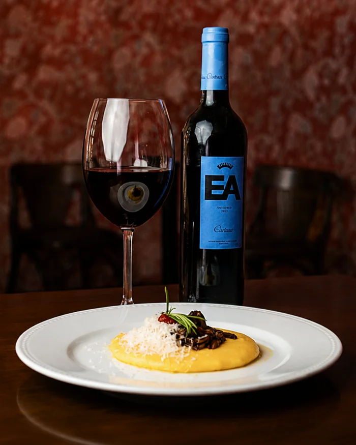 Adega Cartuxa promove jantar harmonizado com vinhos do Alentejo na serra
