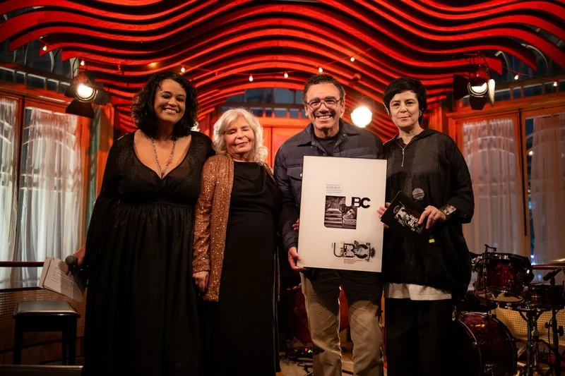 Alice Ruiz recebe Troféu Tradições UBC e celebra parcerias na MPB