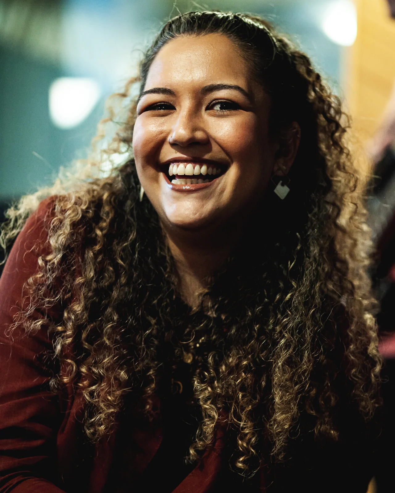 Amanda Mendonça lança singles que exploram memória e pertencimento