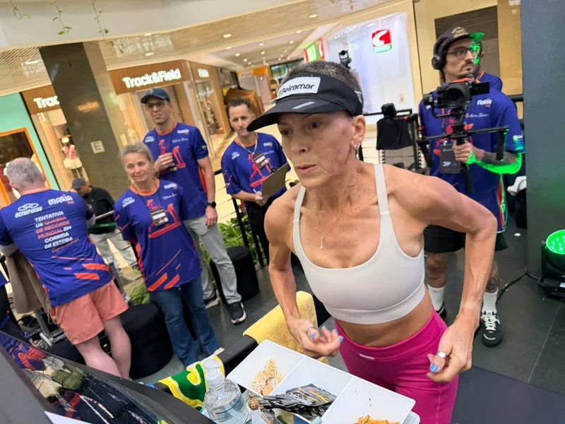 Aos 55 anos, brasileira corre 866 km em 7 dias e bate recorde mundial
