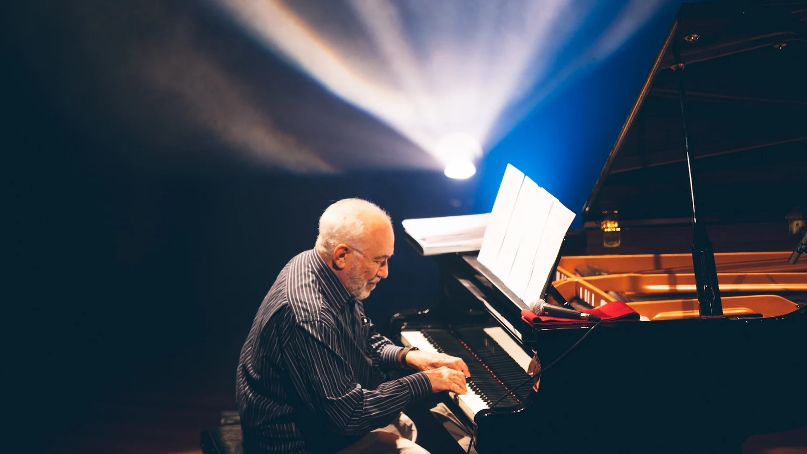 aos 85 amilton godoy celebra a musica em concerto gratuito no ccsp featured