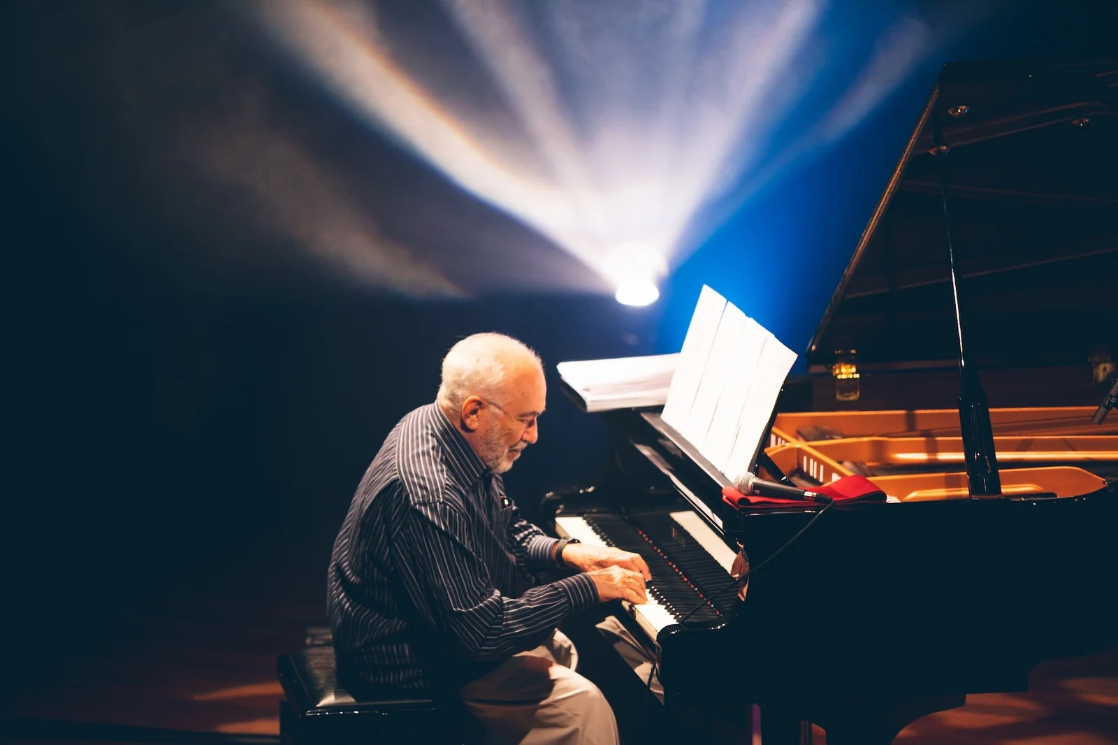 Aos 85, Amilton Godoy celebra a música em concerto gratuito no CCSP