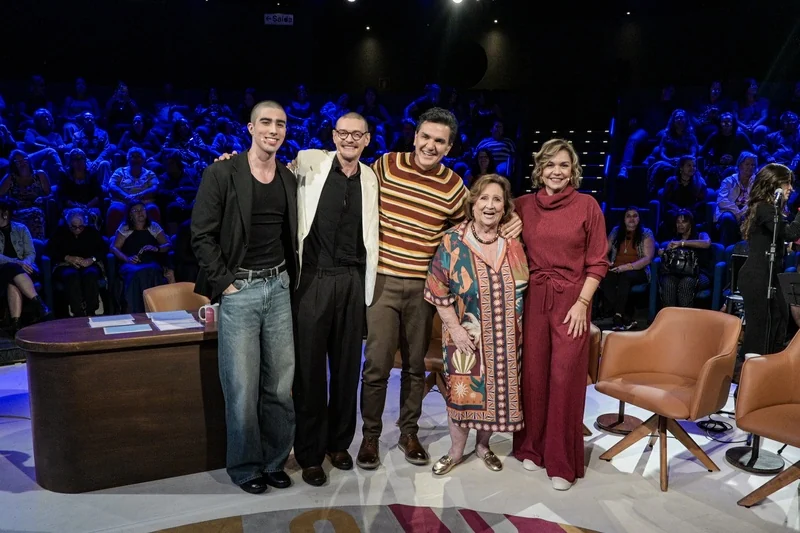 Arena dos Saberes homenageia Paulo Gustavo com Dona Déa e musical