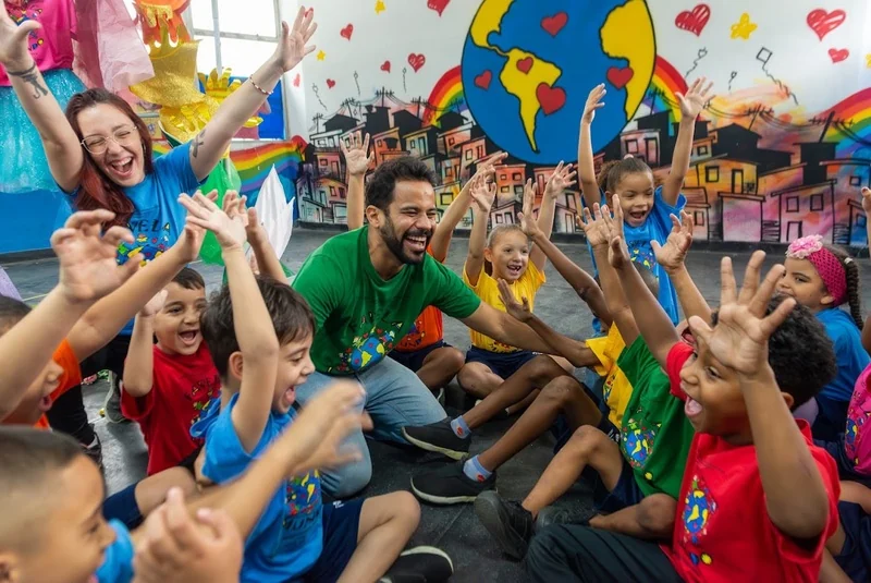 Arte impulsiona volta às aulas na Cidade de Deus e Caju