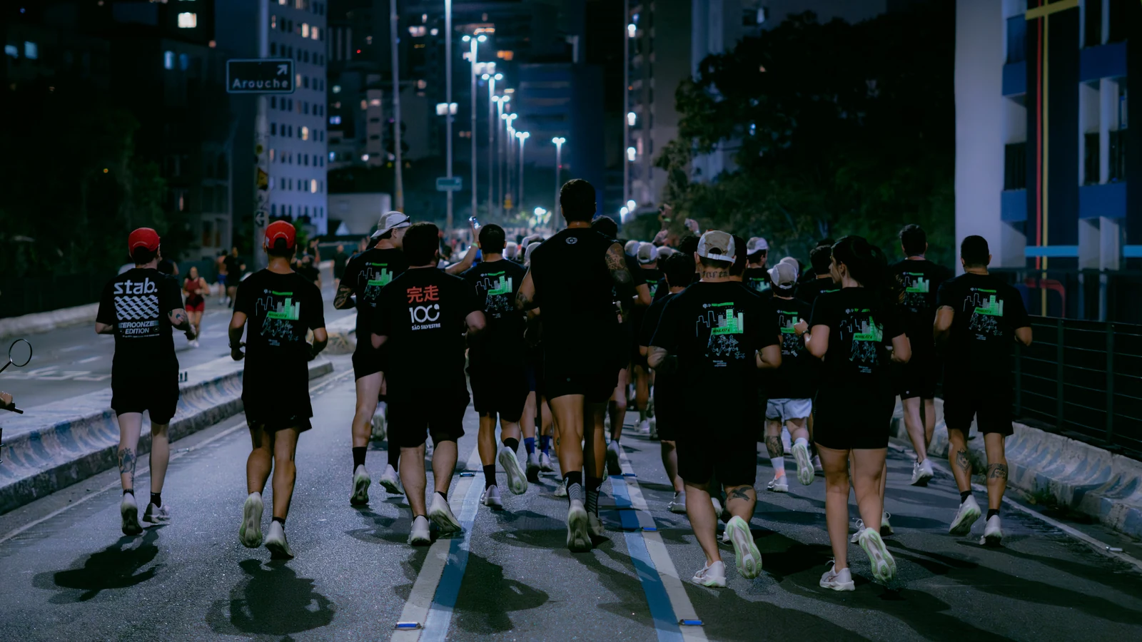 asics lanca novablast 6 com corrida noturna e show surpresa de rael featured