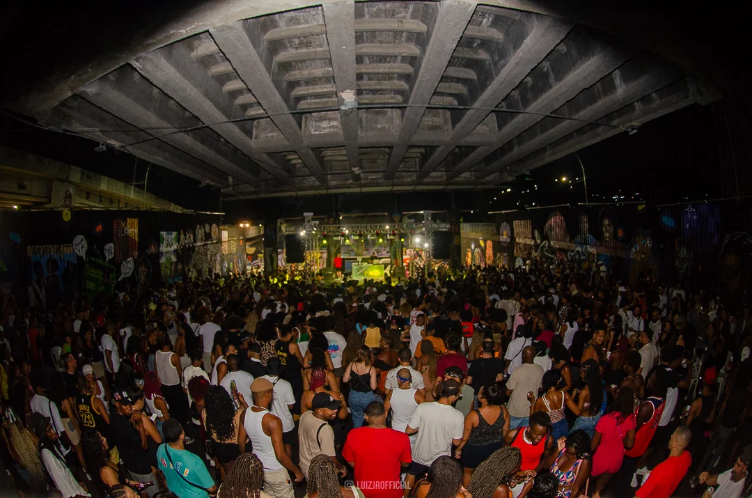 Baile Charme ocupa o picadeiro do Circo Crescer e Viver