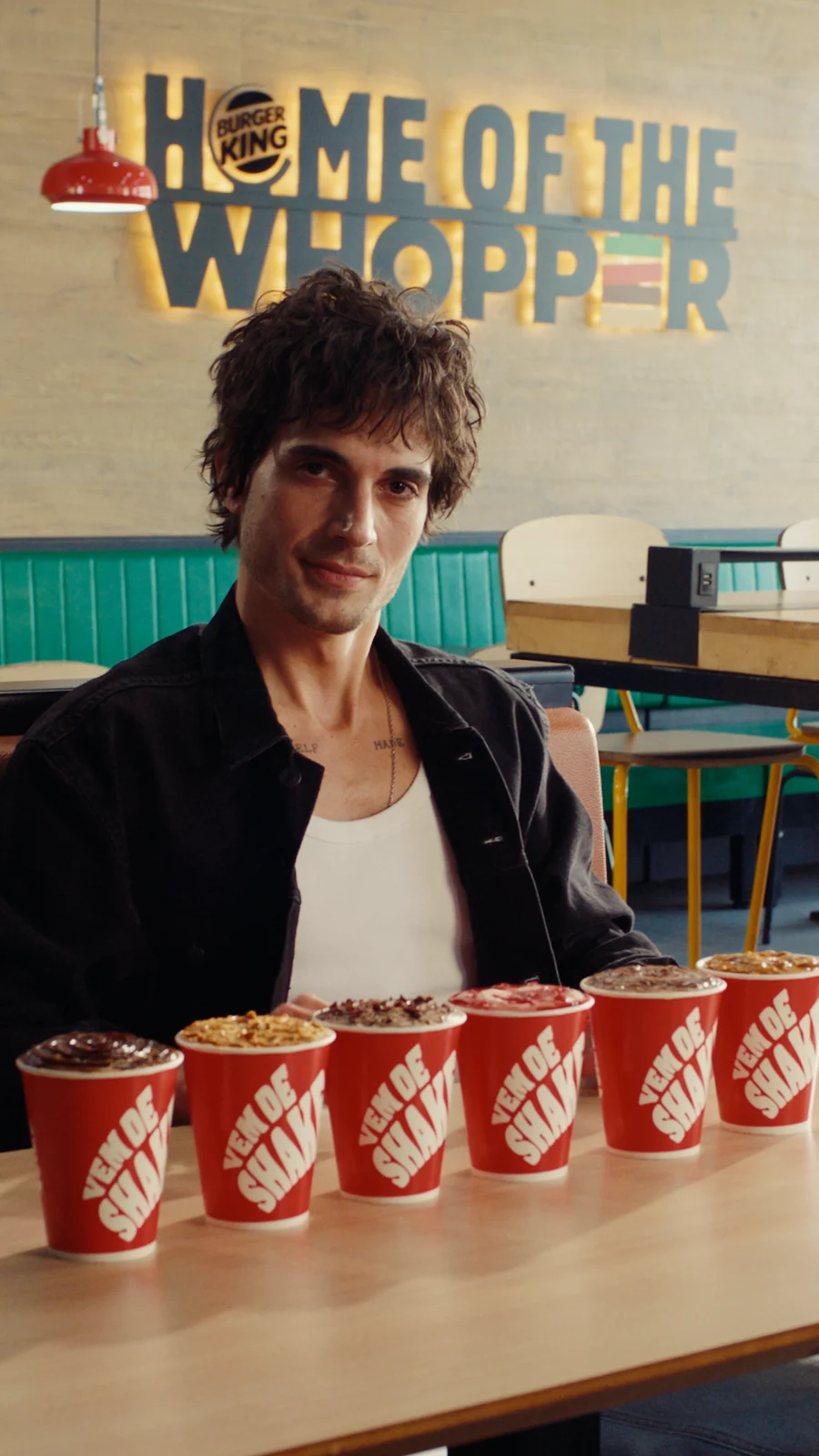 Burger King escala Fiuk em campanha e corta preço do BK Shake