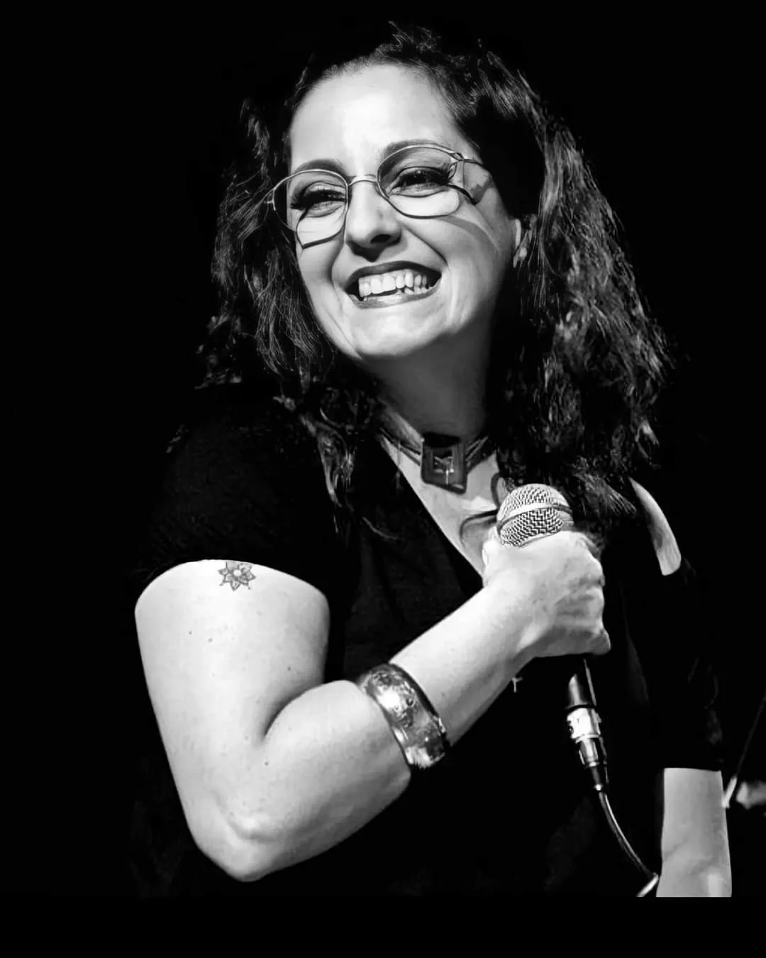 Cacala Carvalho une rock visceral e humor em novo single autoral 2 Cacala Carvalho une rock visceral e humor em novo single autoral