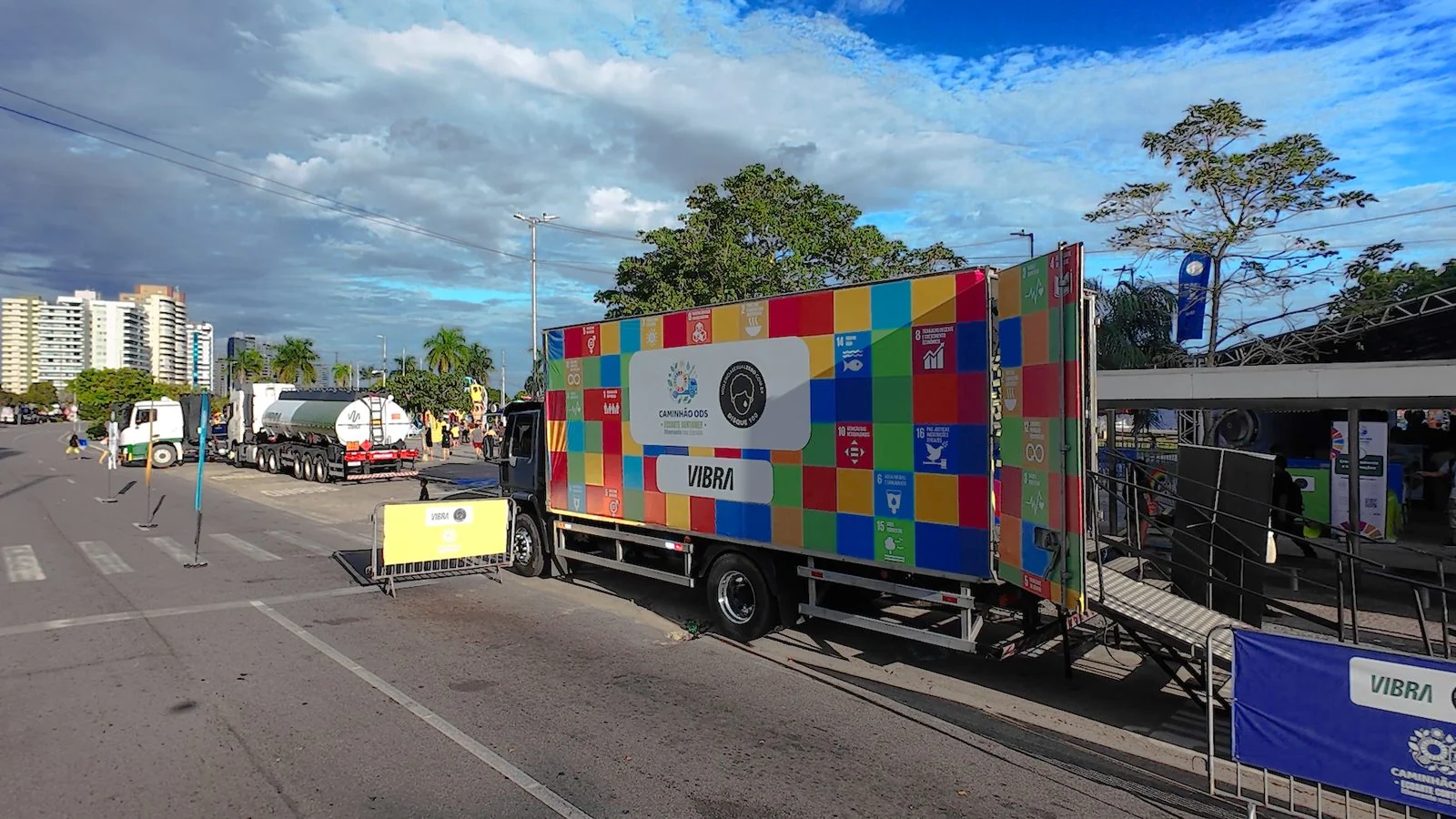 Caminhão ODS leva cultura, realidade virtual e serviços à Praça do Estácio
